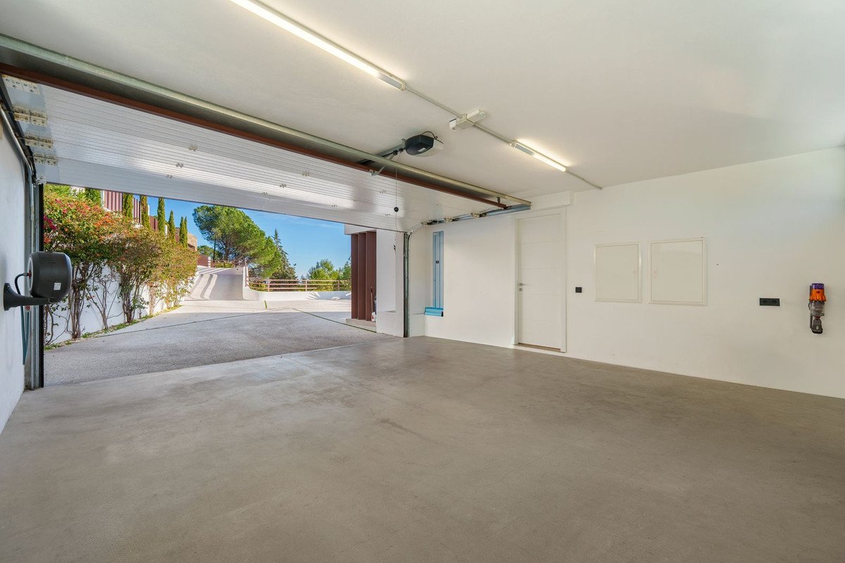 5 Bed Detached Villa in El Madroñal