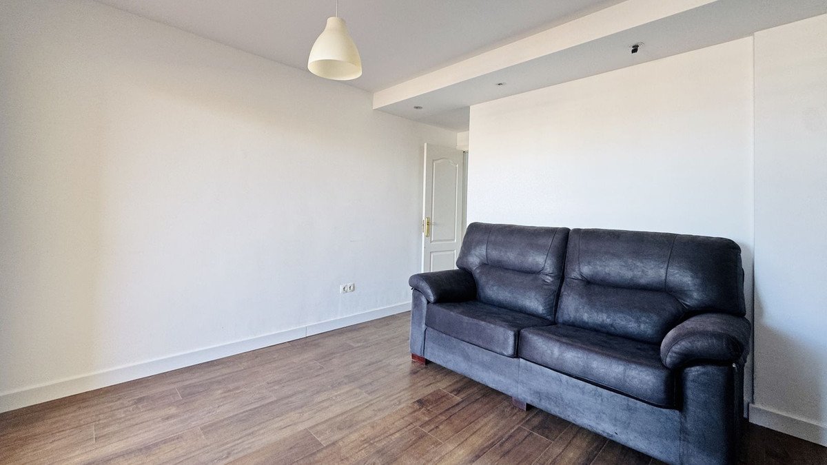 2 Bed Middle Floor Apartment in Fuengirola