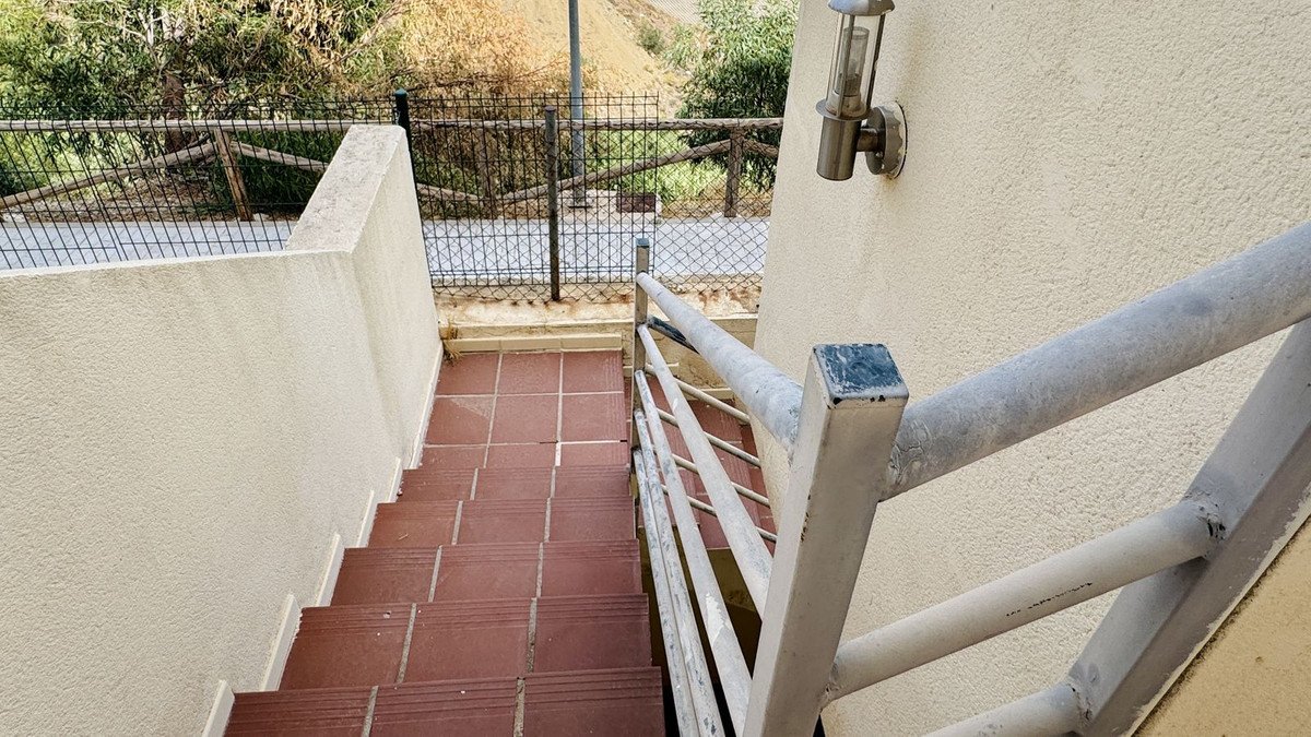2 Bed Middle Floor Apartment in Fuengirola