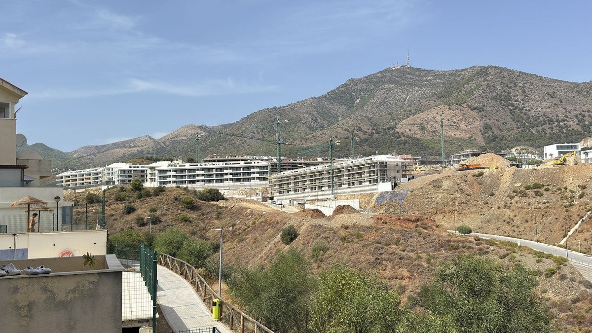 2 Bed Middle Floor Apartment in Fuengirola