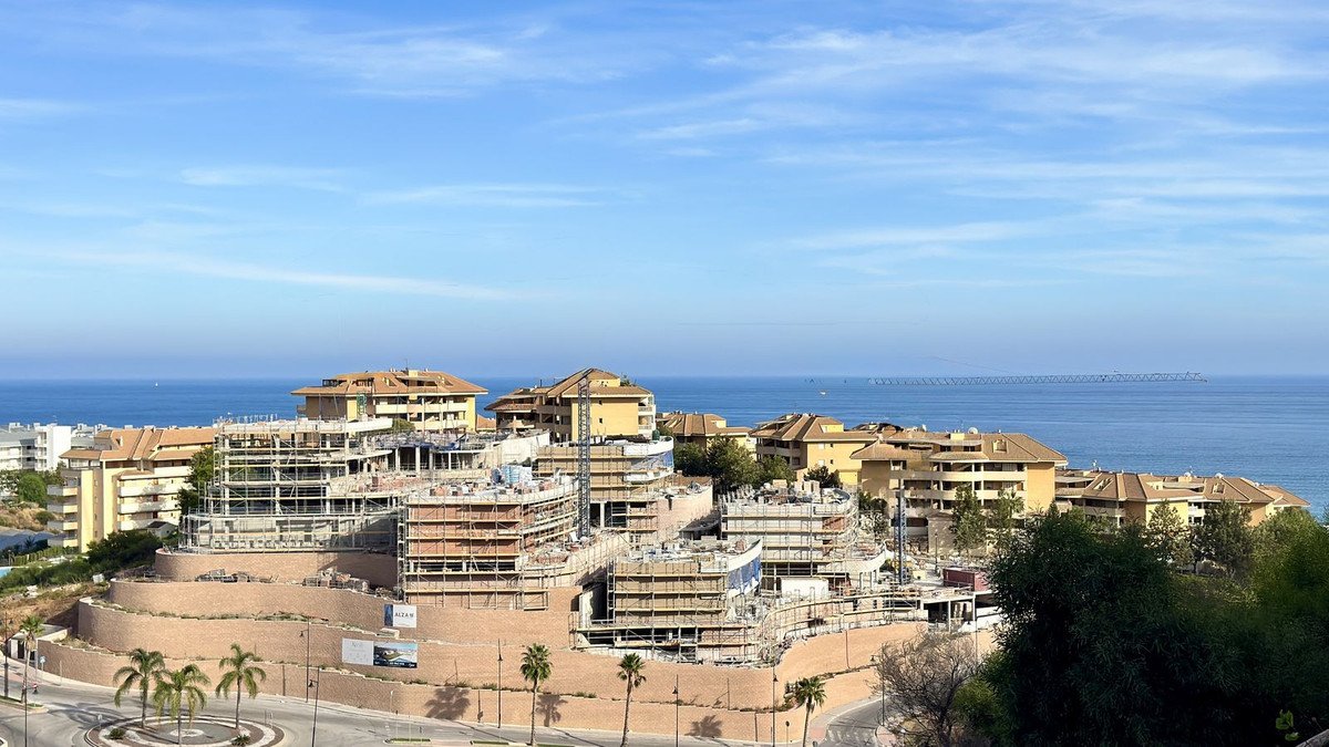 2 Bed Middle Floor Apartment in Fuengirola