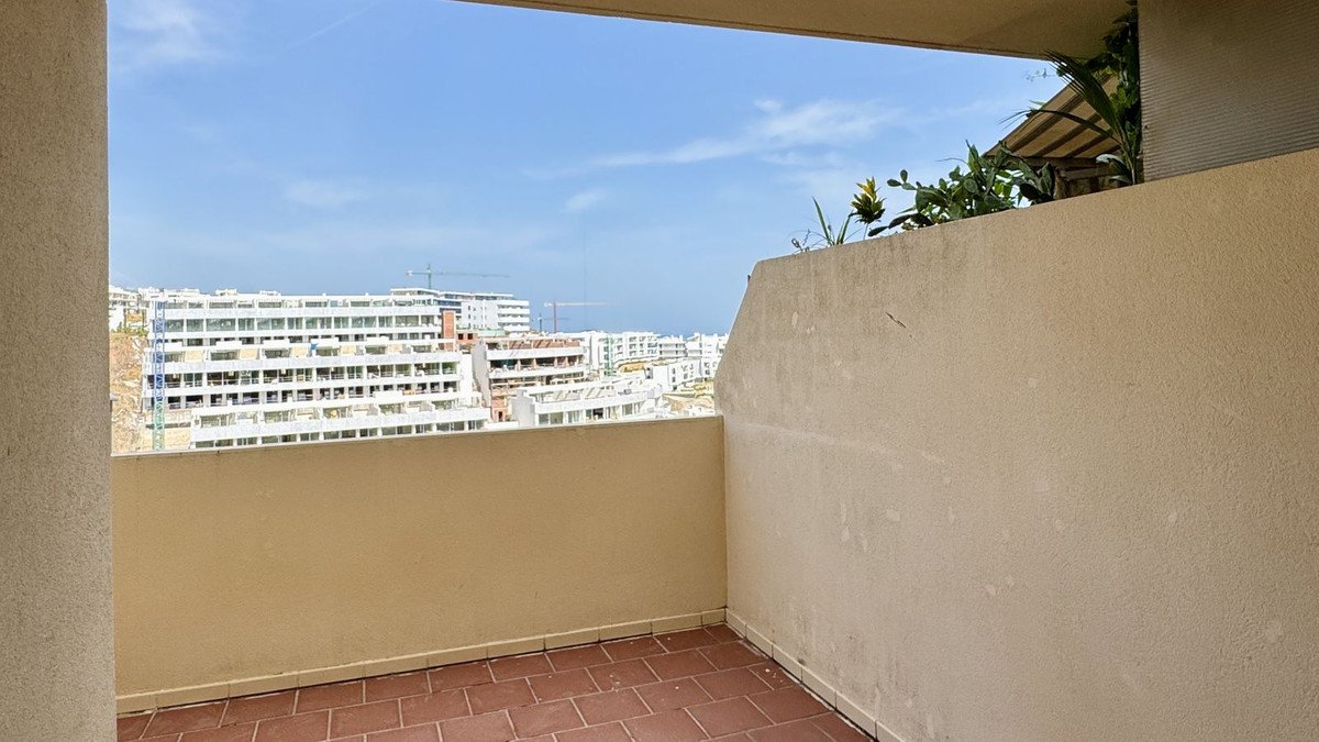 2 Bed Middle Floor Apartment in Fuengirola