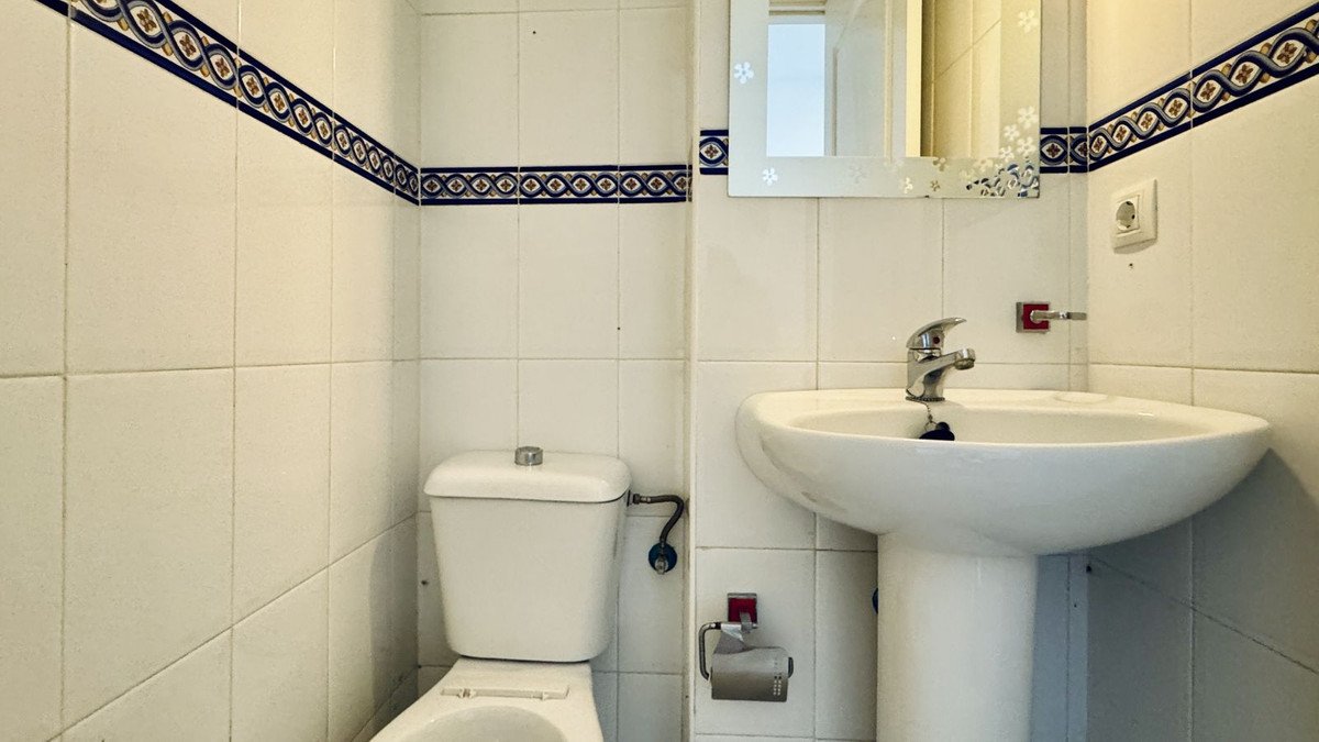 2 Bed Middle Floor Apartment in Fuengirola