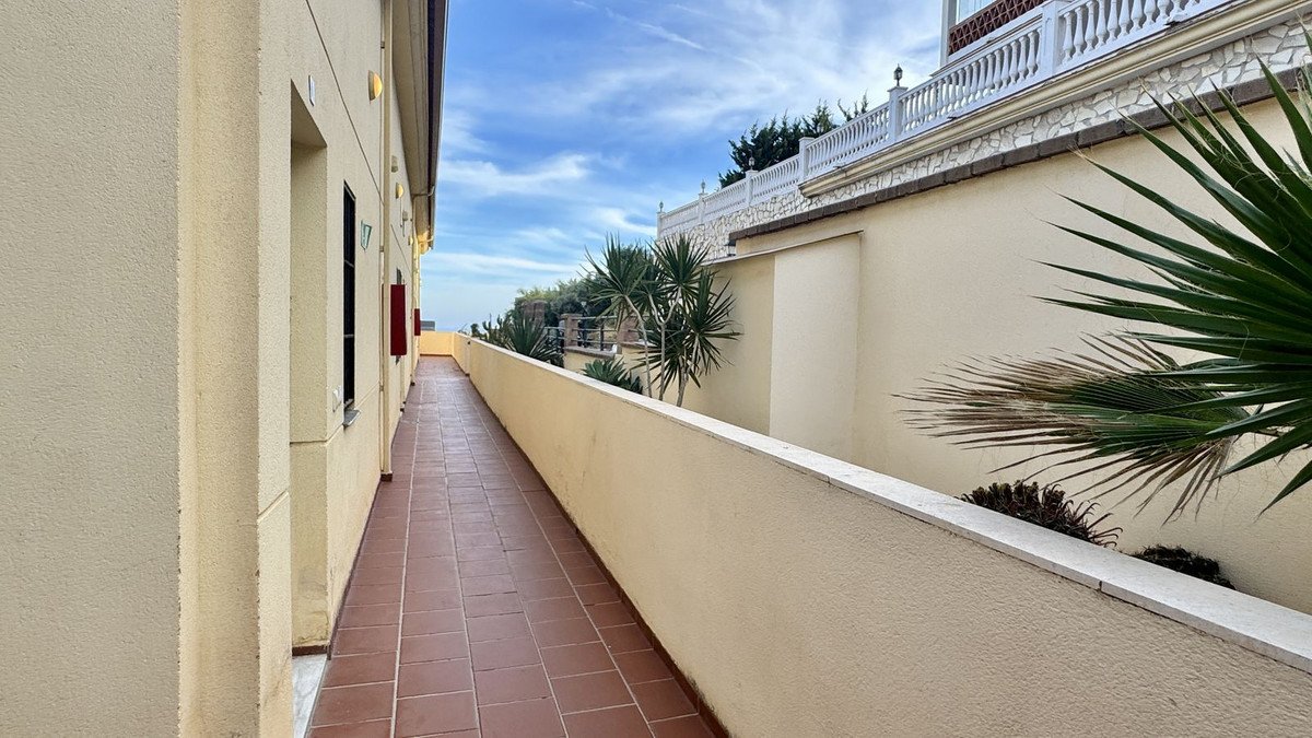 2 Bed Middle Floor Apartment in Fuengirola