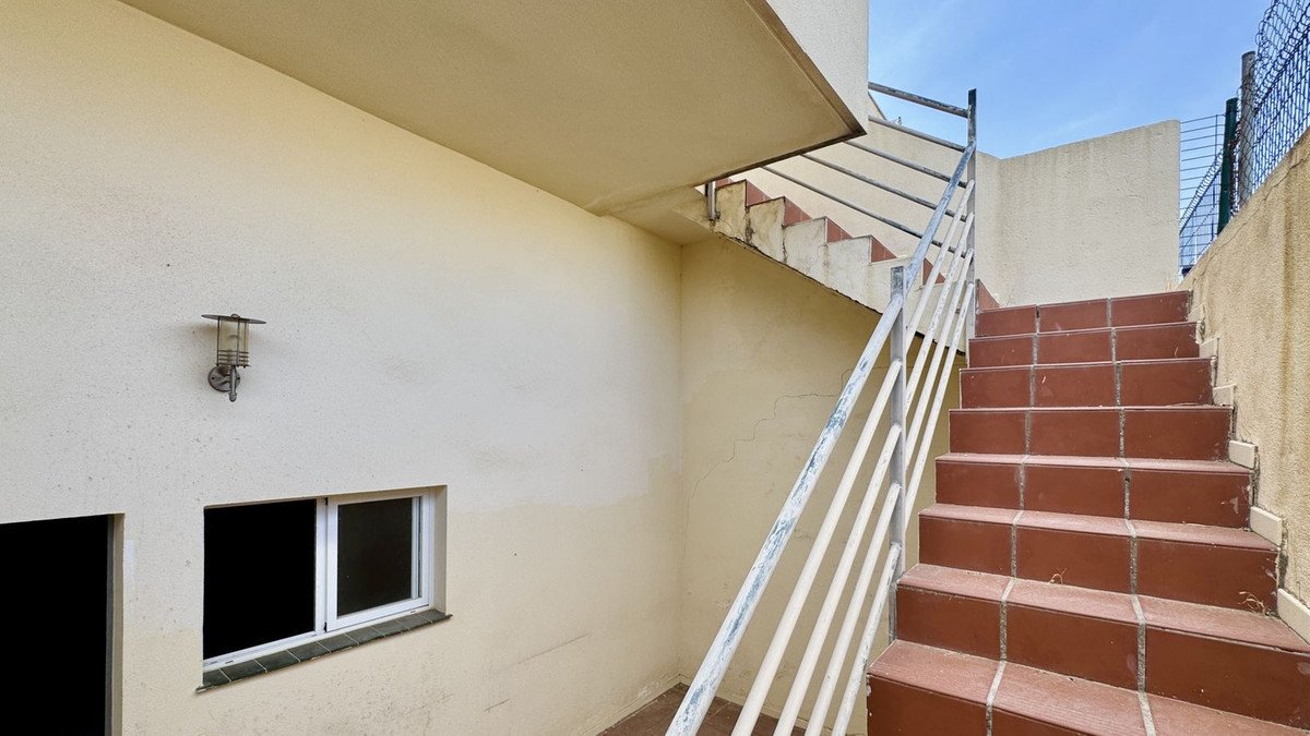 2 Bed Middle Floor Apartment in Fuengirola