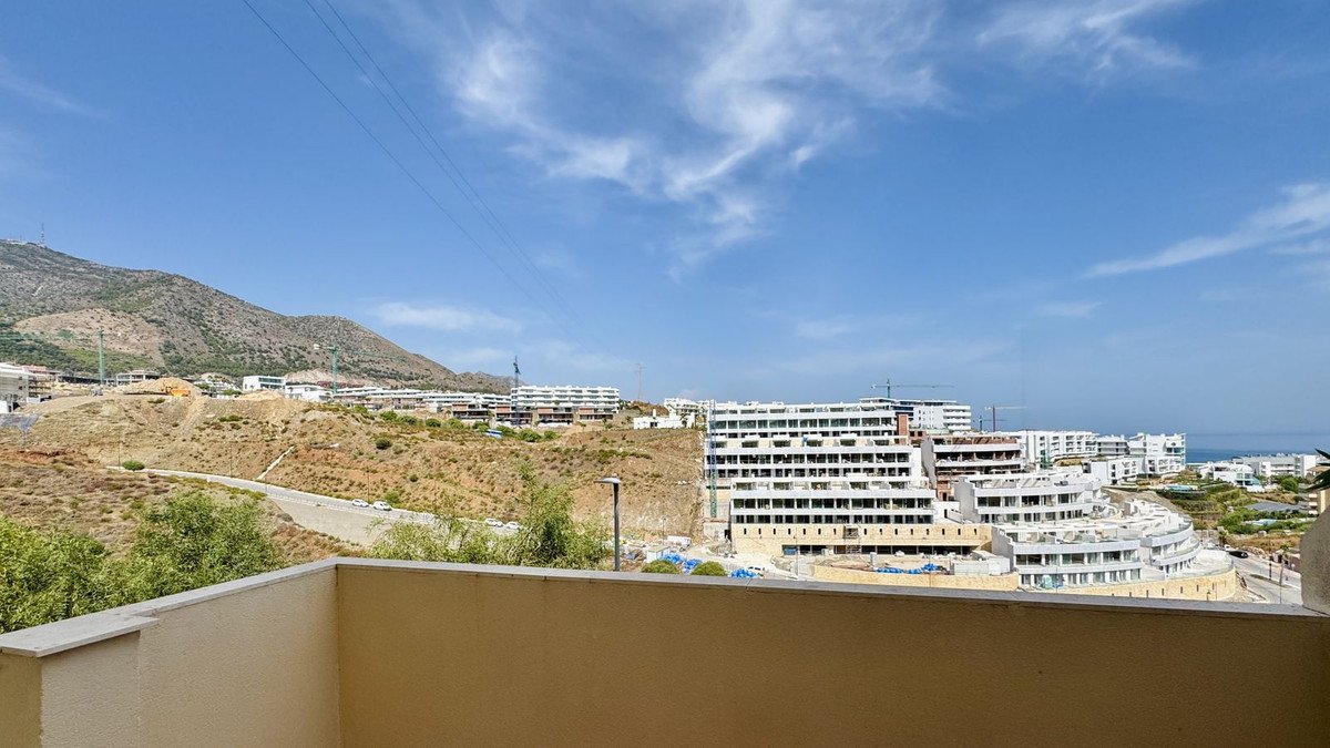 2 Bed Middle Floor Apartment in Fuengirola