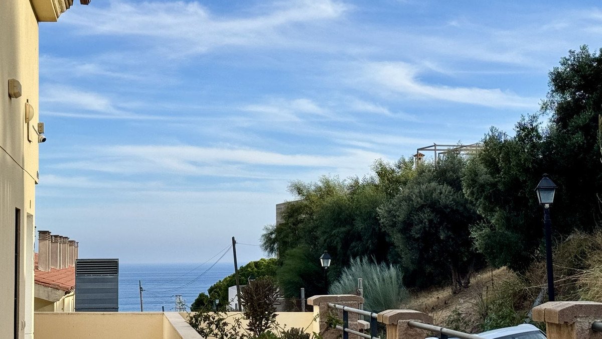 2 Bed Middle Floor Apartment in Fuengirola
