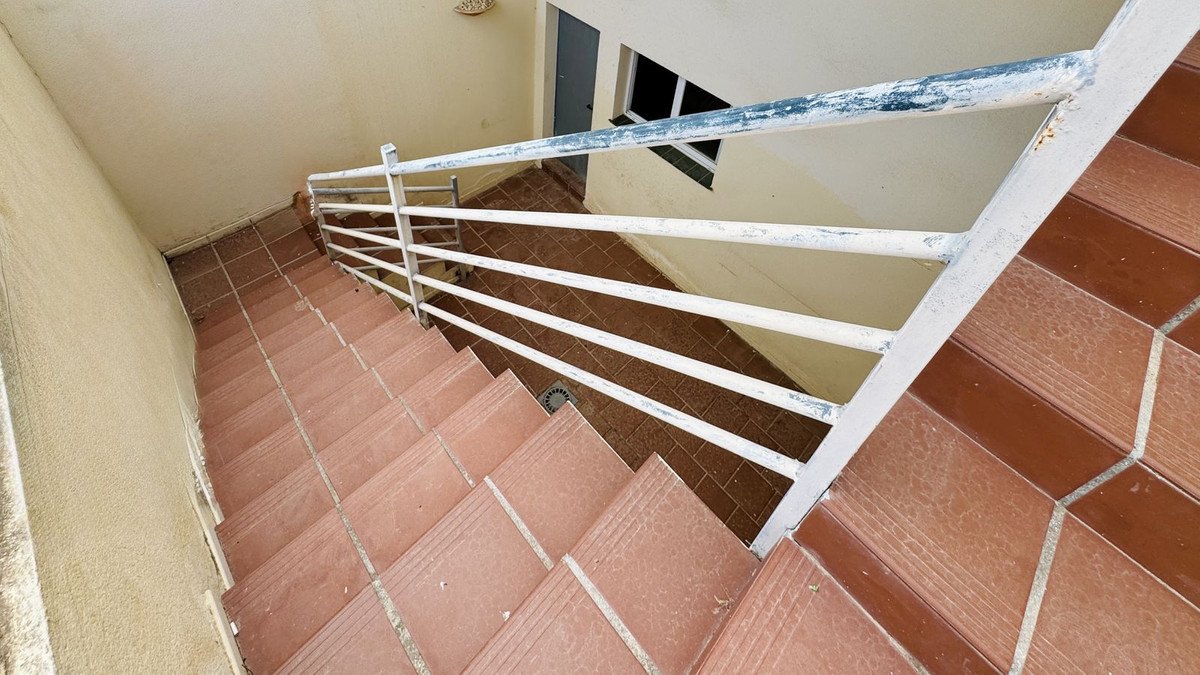2 Bed Middle Floor Apartment in Fuengirola