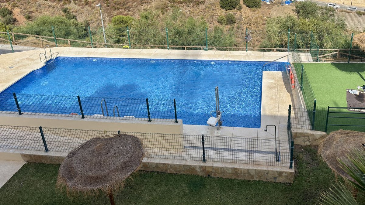 2 Bed Middle Floor Apartment in Fuengirola