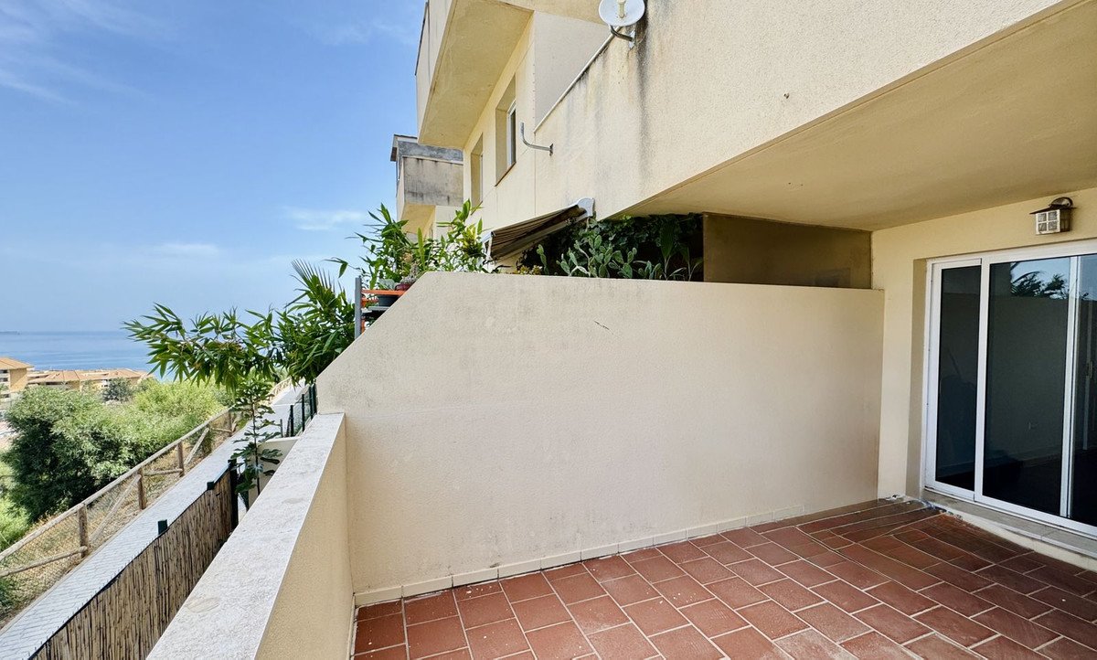 2 Bed Middle Floor Apartment in Fuengirola