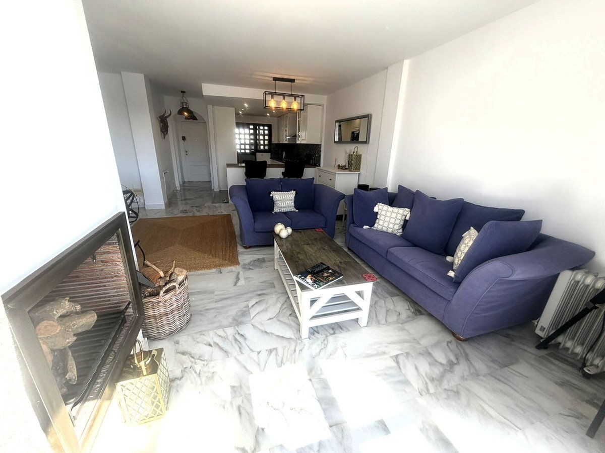 2 Bed Top Floor Apartment in El Paraiso