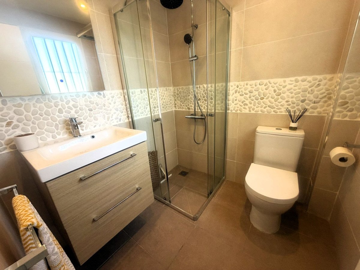 2 Bed Top Floor Apartment in El Paraiso