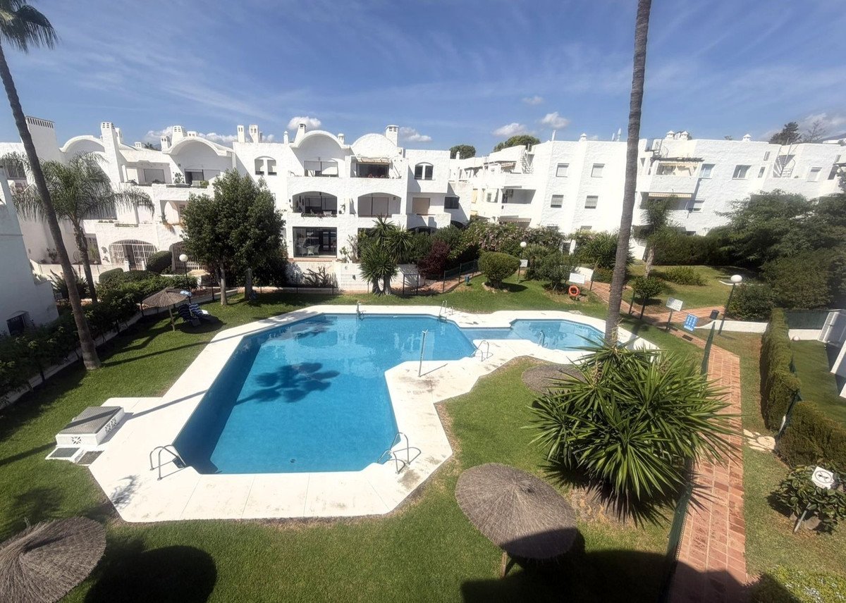 2 Bed Top Floor Apartment in El Paraiso