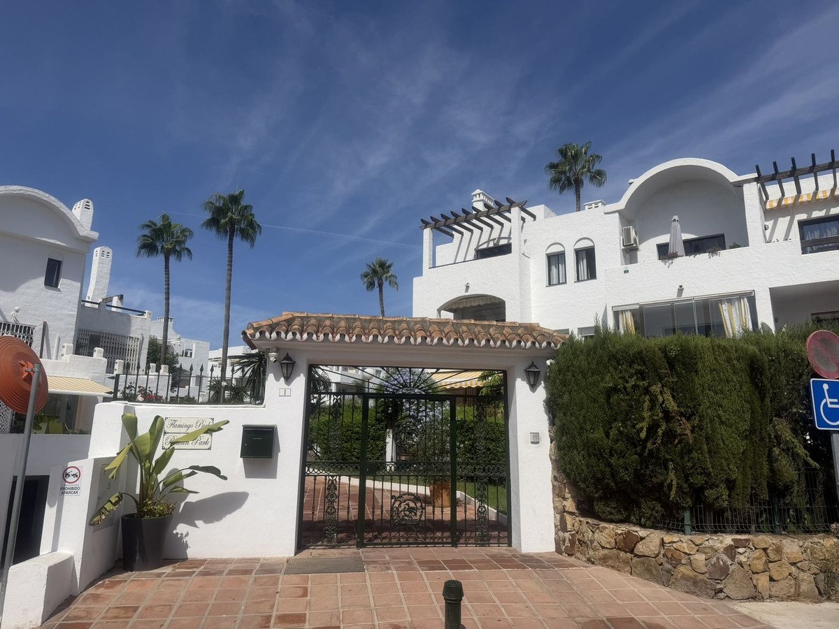 2 Bed Top Floor Apartment in El Paraiso
