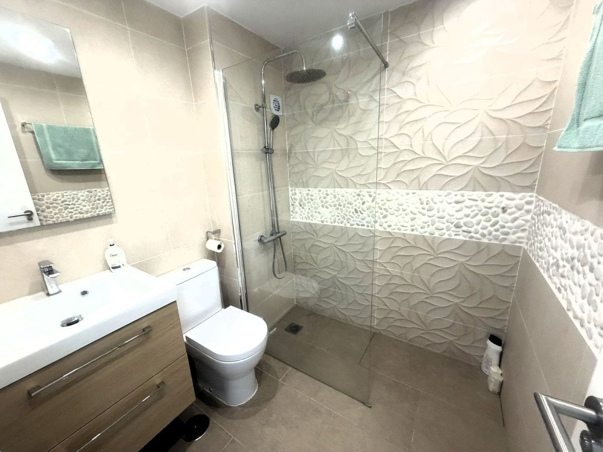 2 Bed Top Floor Apartment in El Paraiso
