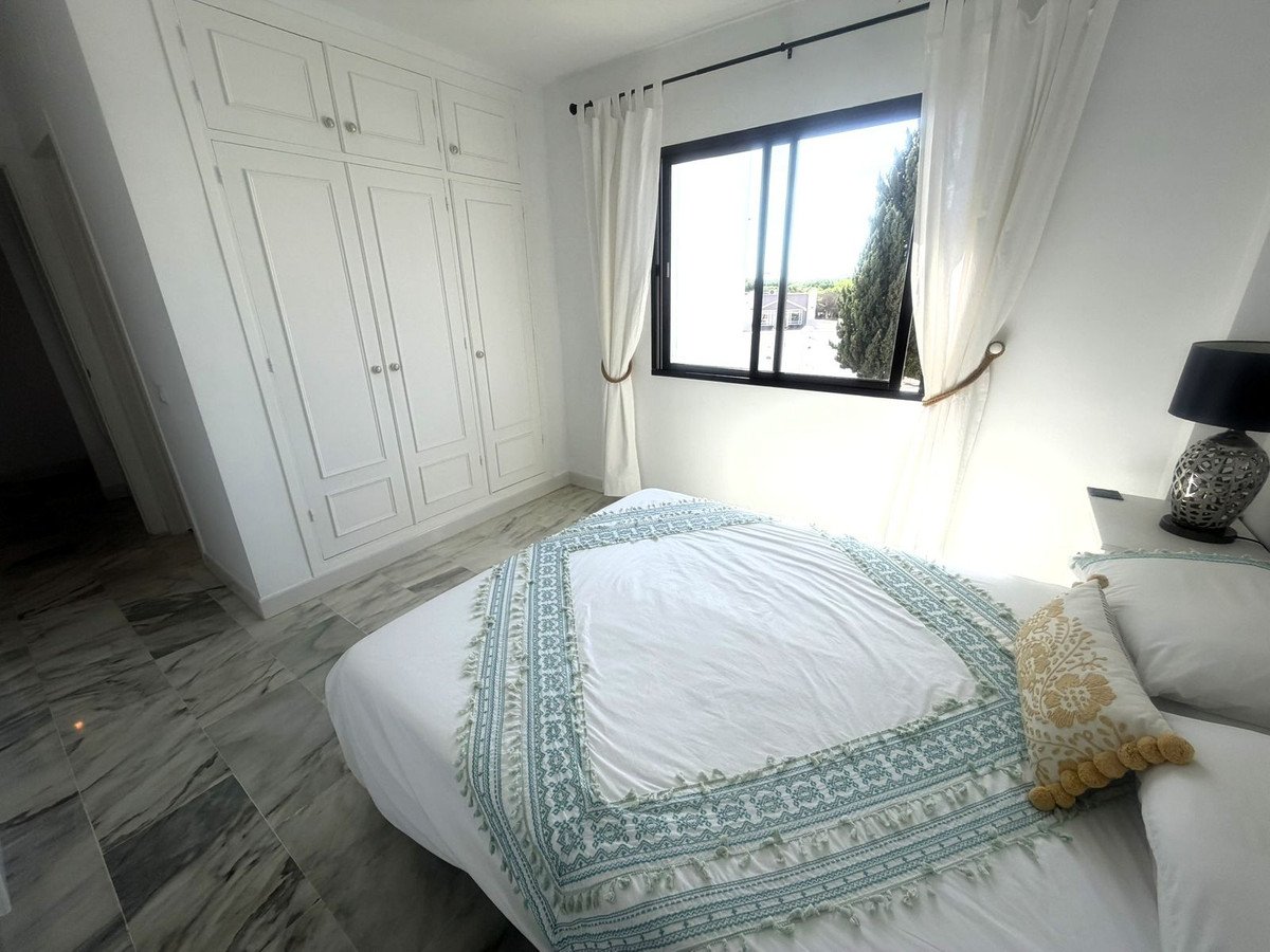 2 Bed Top Floor Apartment in El Paraiso