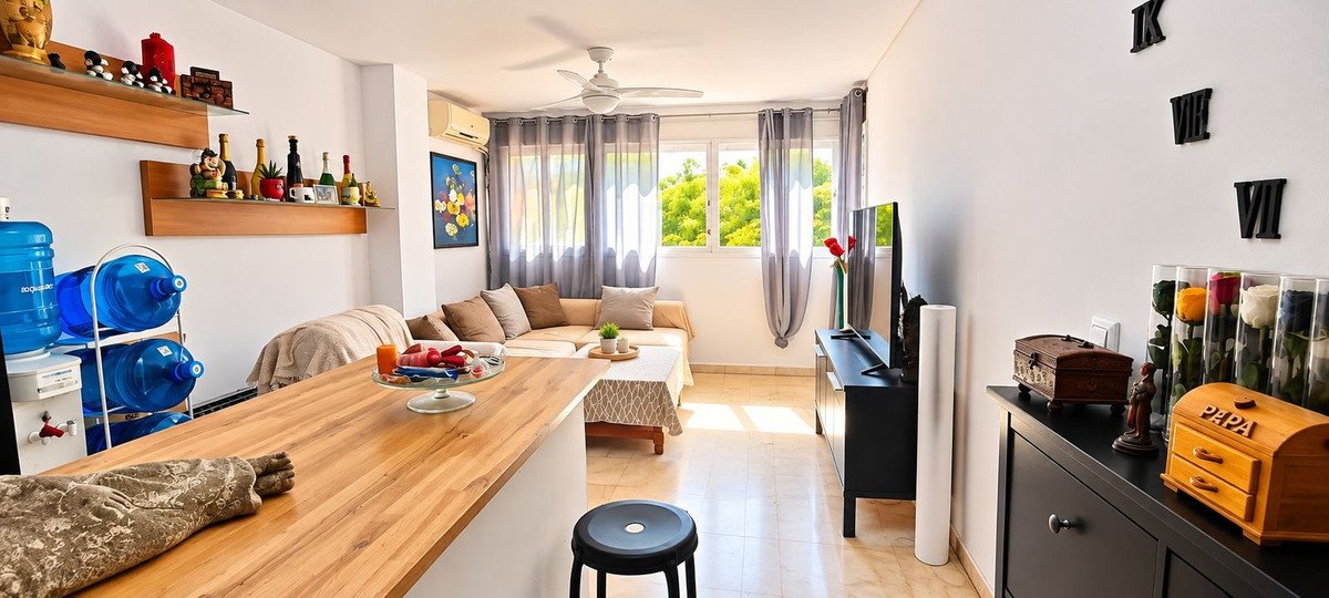 3 Bed Middle Floor Apartment in Estepona