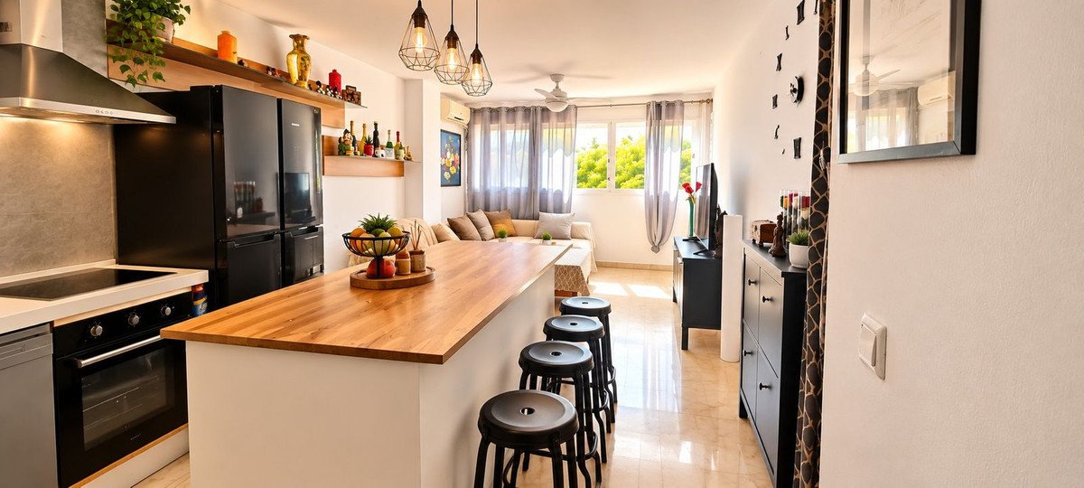 3 Bed Middle Floor Apartment in Estepona