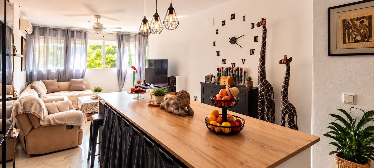 3 Bed Middle Floor Apartment in Estepona
