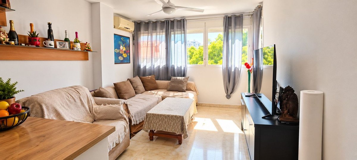 3 Bed Middle Floor Apartment in Estepona