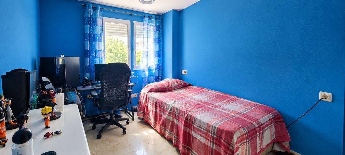 3 Bed Middle Floor Apartment in Estepona