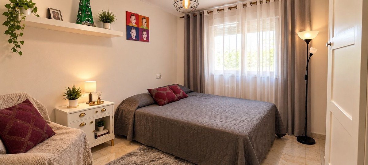 3 Bed Middle Floor Apartment in Estepona