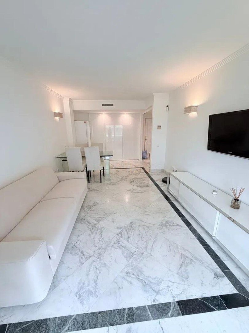 1 Bed Middle Floor Apartment in Puerto Banús