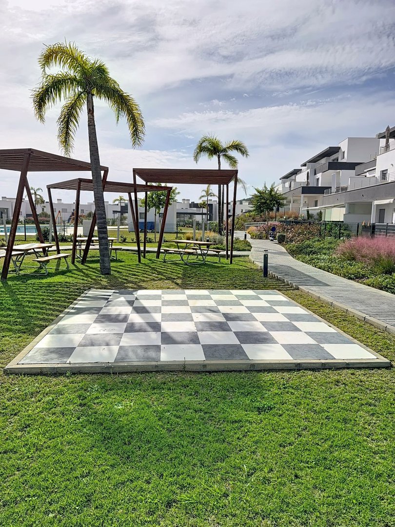 2 Bed Ground Floor Apartment in Estepona
