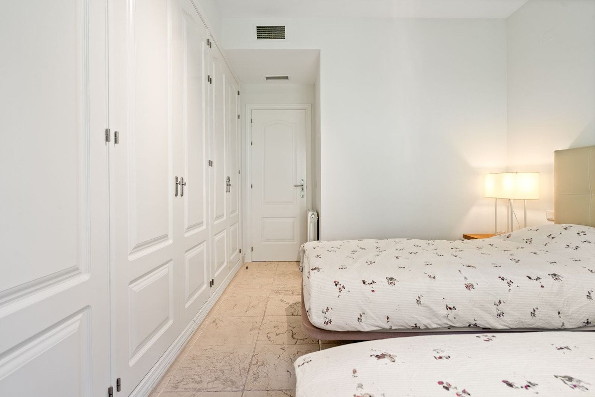 2 Bed Middle Floor Apartment in Benahavís