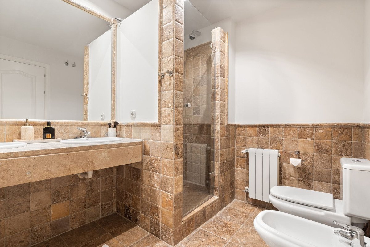 2 Bed Middle Floor Apartment in Benahavís