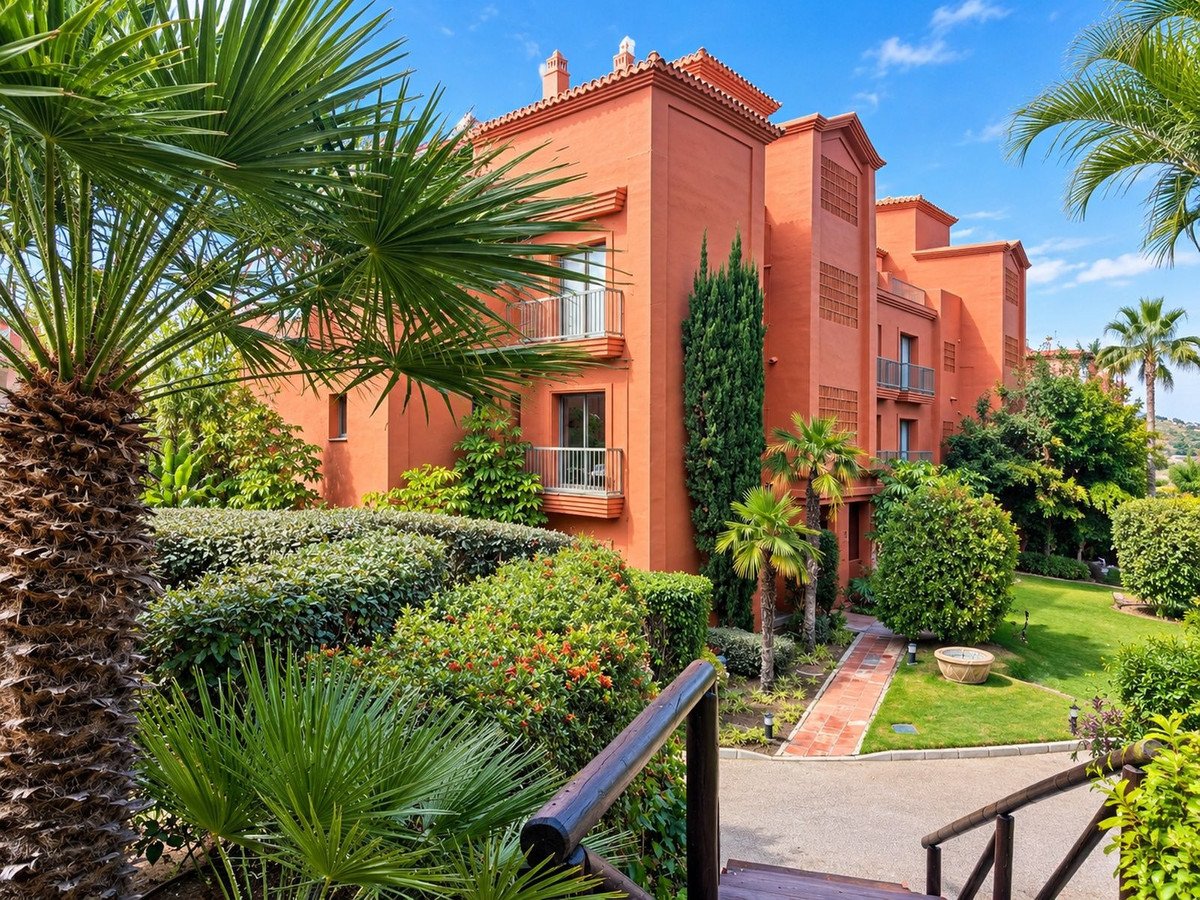 2 Bed Middle Floor Apartment in Benahavís