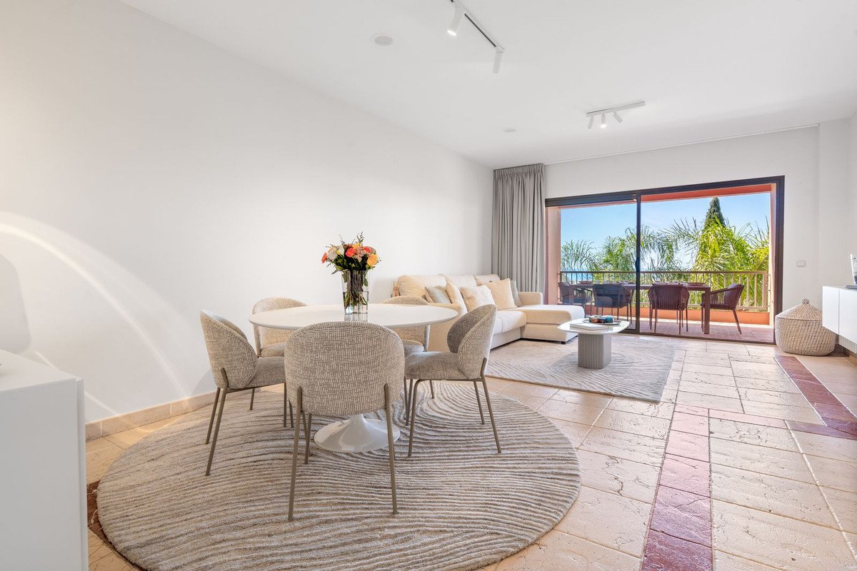 2 Bed Middle Floor Apartment in Benahavís