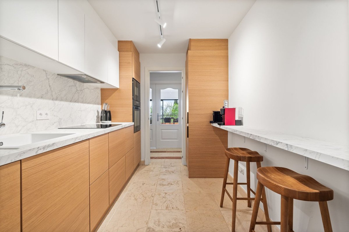 2 Bed Middle Floor Apartment in Benahavís
