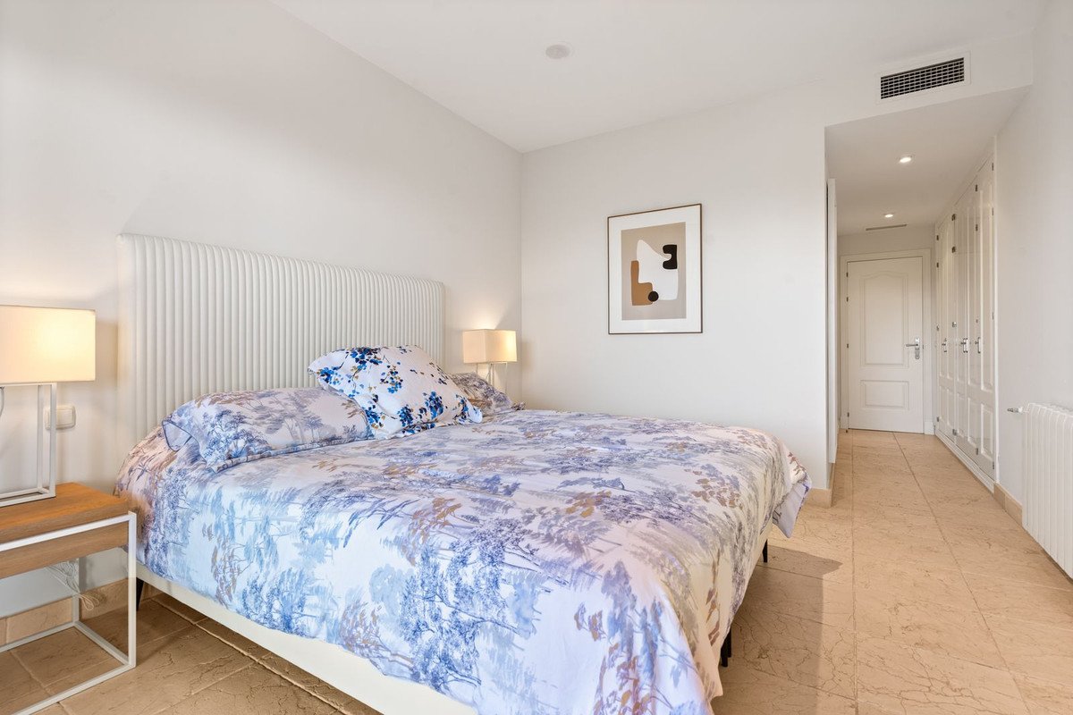 2 Bed Middle Floor Apartment in Benahavís