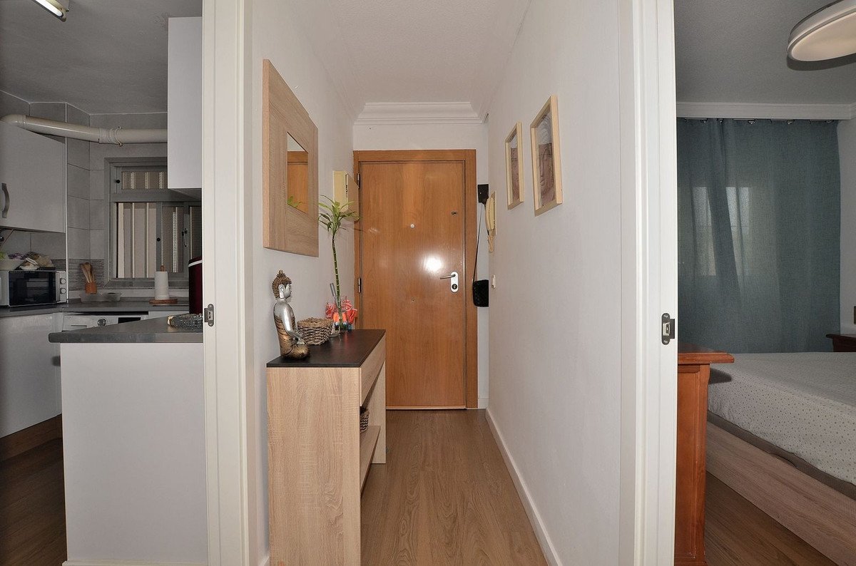 2 Bed Middle Floor Apartment in Fuengirola