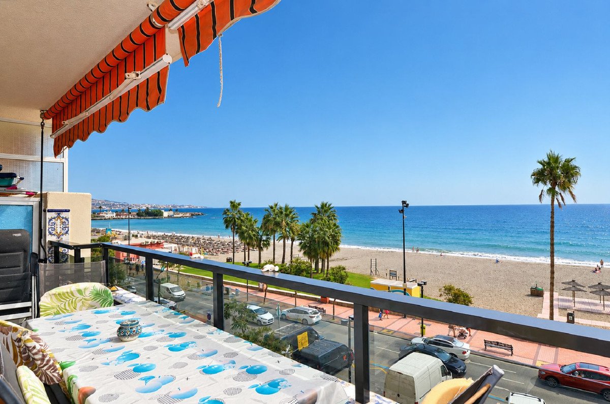 2 Bed Middle Floor Apartment in Fuengirola