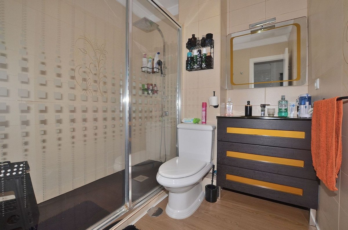 2 Bed Middle Floor Apartment in Fuengirola