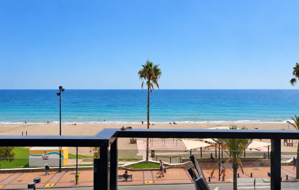 2 Bed Middle Floor Apartment in Fuengirola