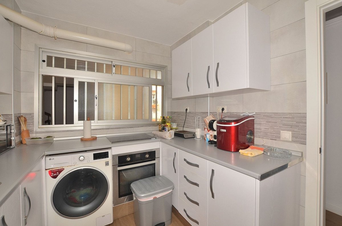 2 Bed Middle Floor Apartment in Fuengirola
