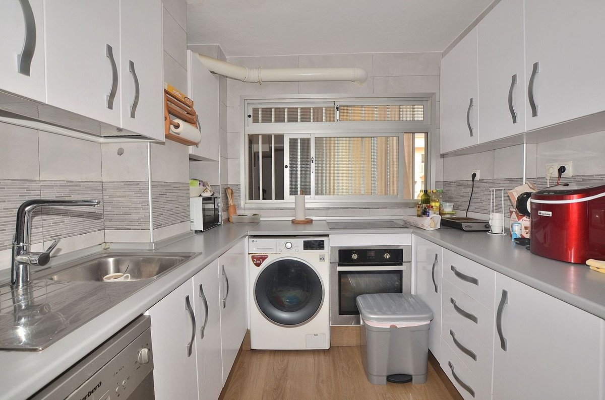 2 Bed Middle Floor Apartment in Fuengirola