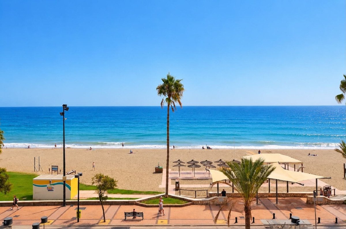 2 Bed Middle Floor Apartment in Fuengirola