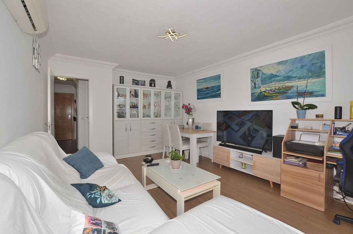 2 Bed Middle Floor Apartment in Fuengirola