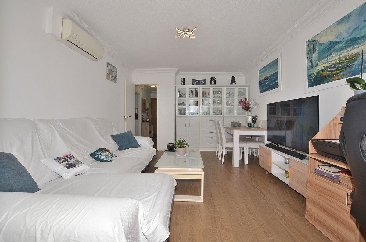 2 Bed Middle Floor Apartment in Fuengirola