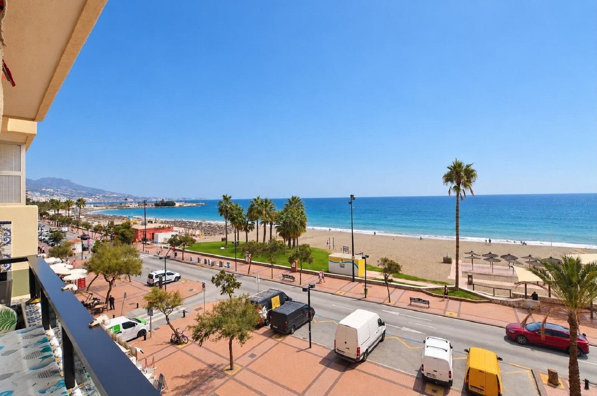 2 Bed Middle Floor Apartment in Fuengirola