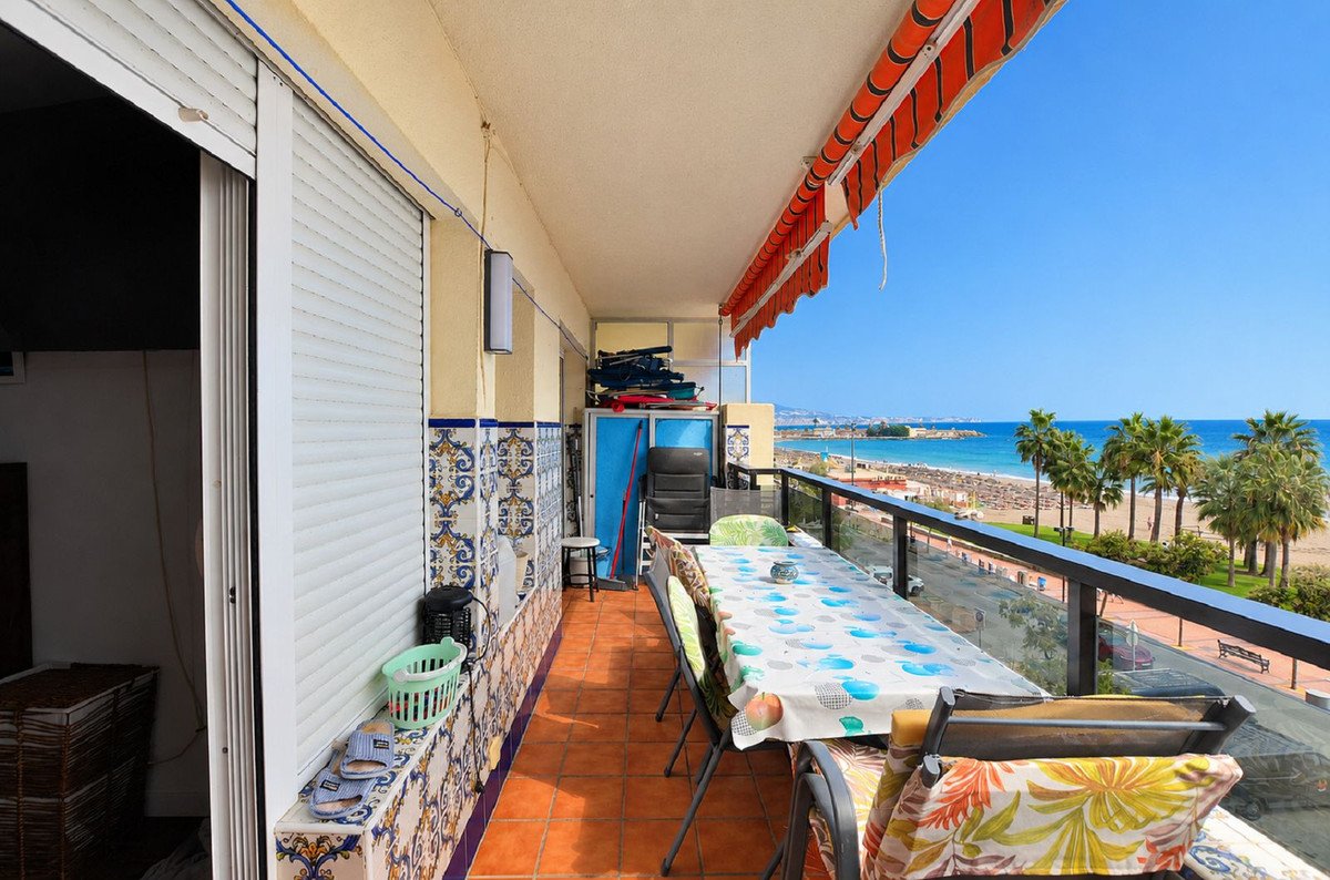 2 Bed Middle Floor Apartment in Fuengirola