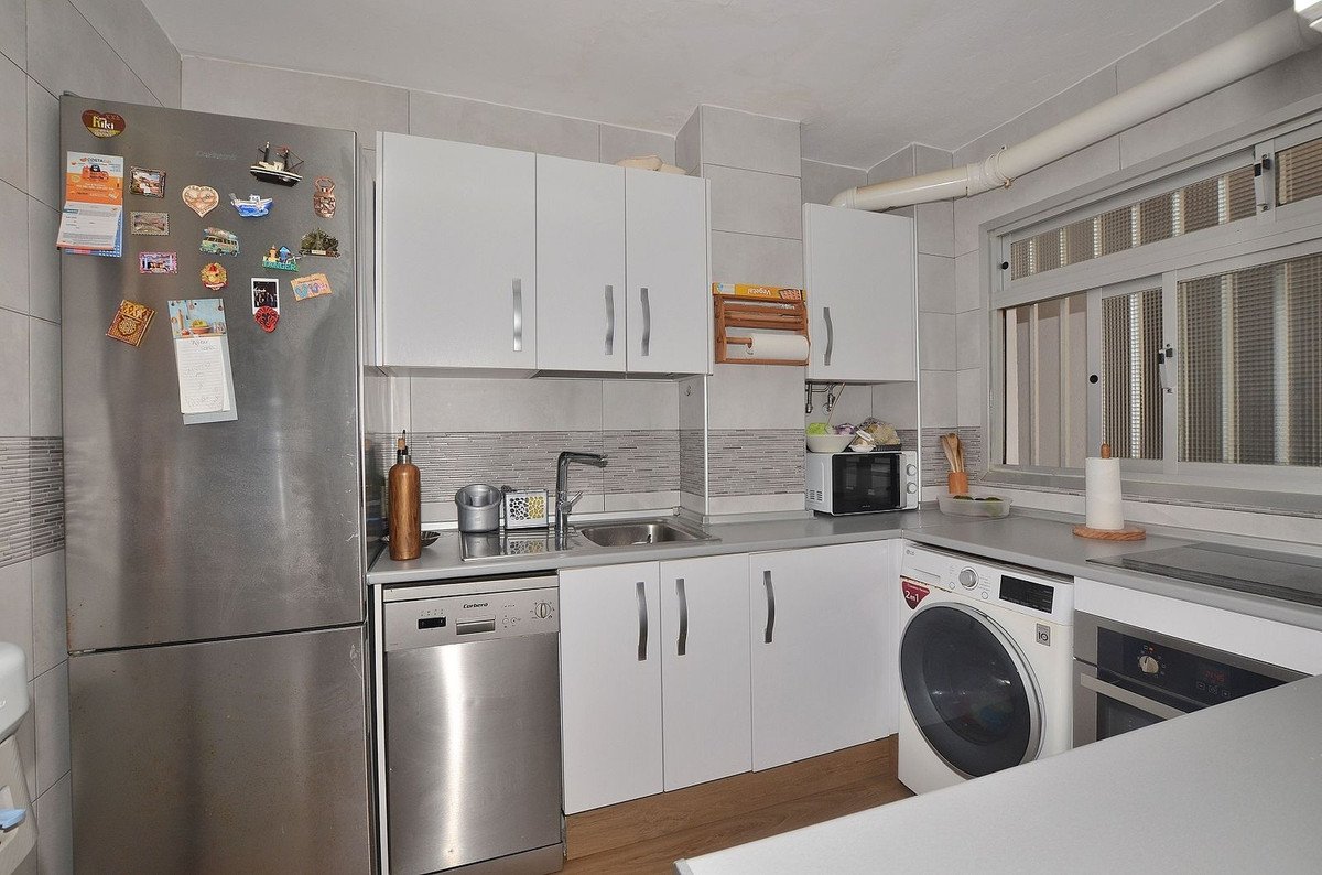 2 Bed Middle Floor Apartment in Fuengirola