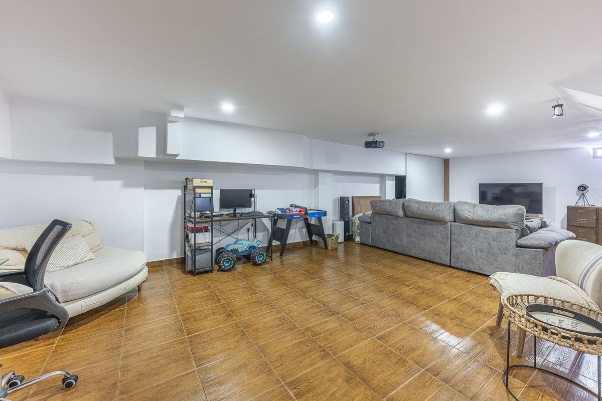 5 Bed Townhouse in Marbella