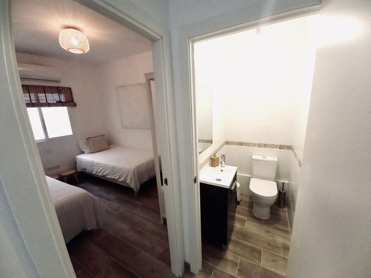 4 Bed Middle Floor Apartment in Fuengirola