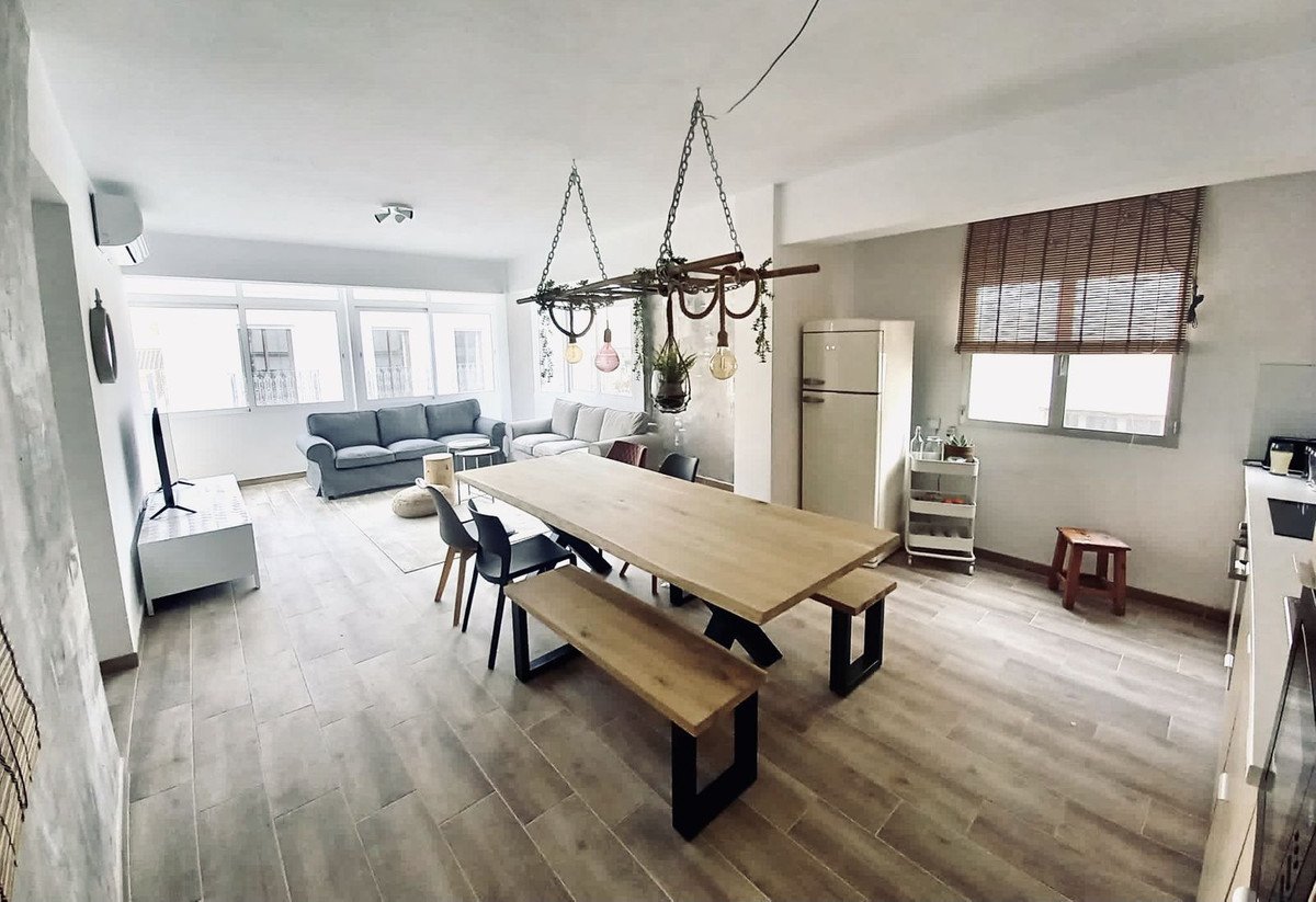 4 Bed Middle Floor Apartment in Fuengirola
