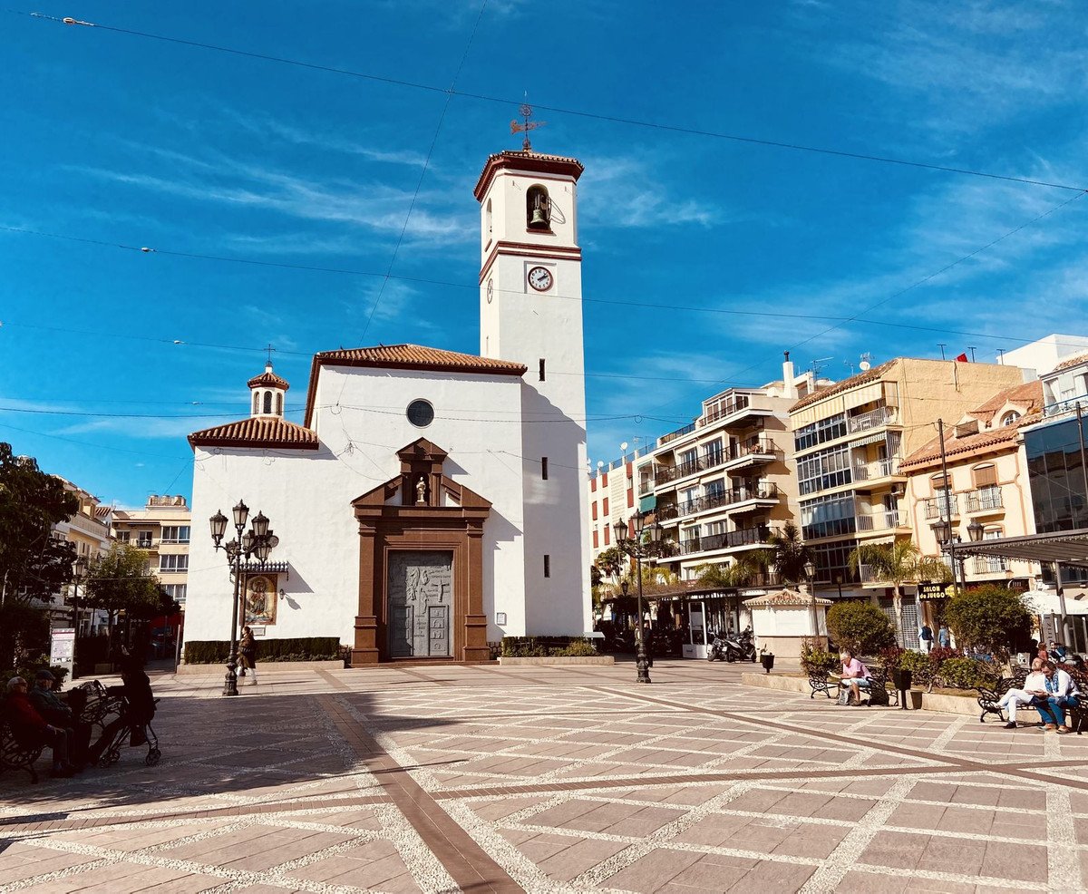 4 Bed Middle Floor Apartment in Fuengirola